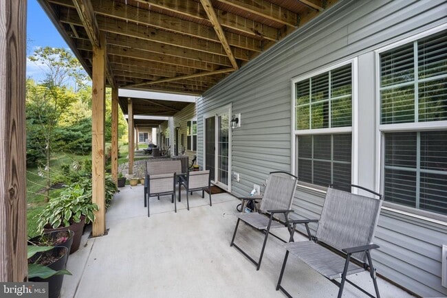 Building Photo - 1738 Beacon Ln