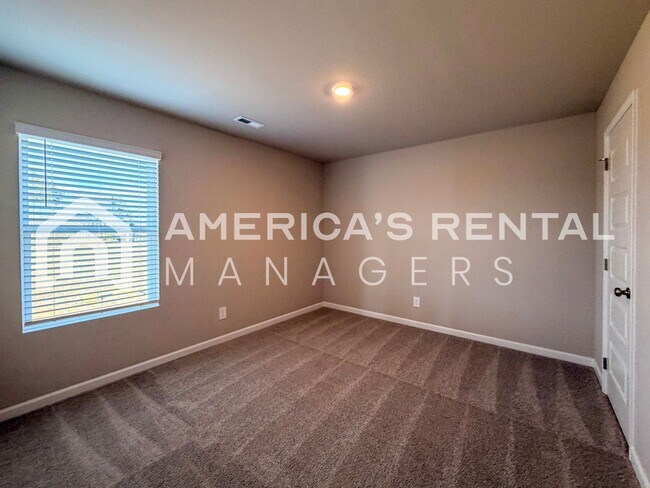 Building Photo - Spacious 4-Bedroom Home with Upstairs Loft!