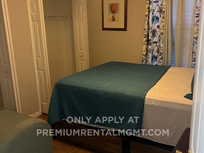 Building Photo - Welcome to Your Ideal Rental Retreat!