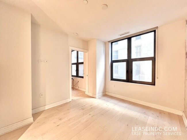 Building Photo - 1427 Rhode Island Ave NW