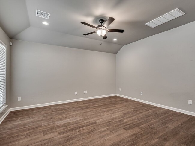 Building Photo - 5800 Campbell Creek Dr