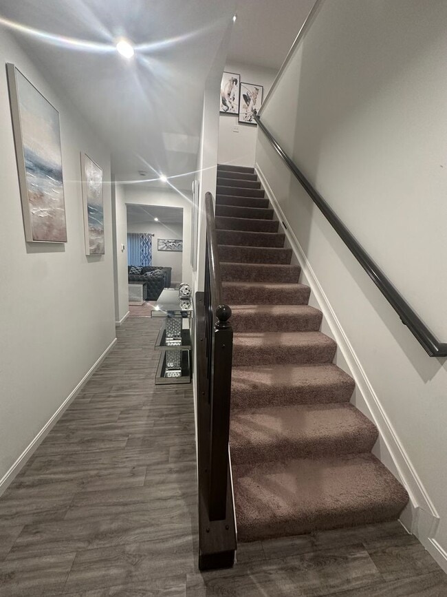 Building Photo - Available NOW - 5 bedroom, 3 full bathroom house - $2,950/month