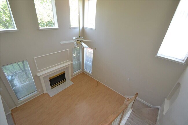 Building Photo - Amesbury Lane, Sugar Land, TX 77478 - 4 BR 2.5 BA single-family home