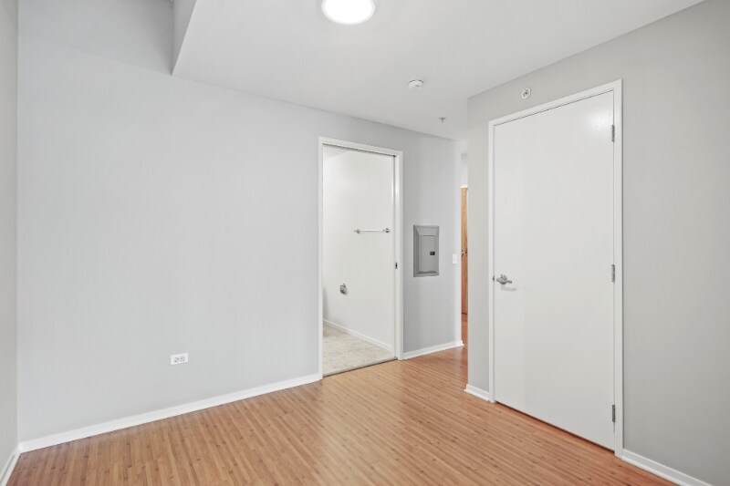 Building Photo - 452 N Cityfront Plaza Dr