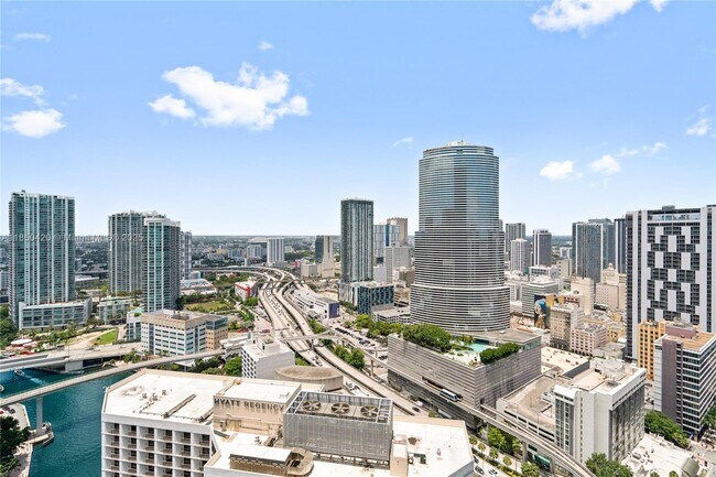 Building Photo - 200 Biscayne Blvd Way