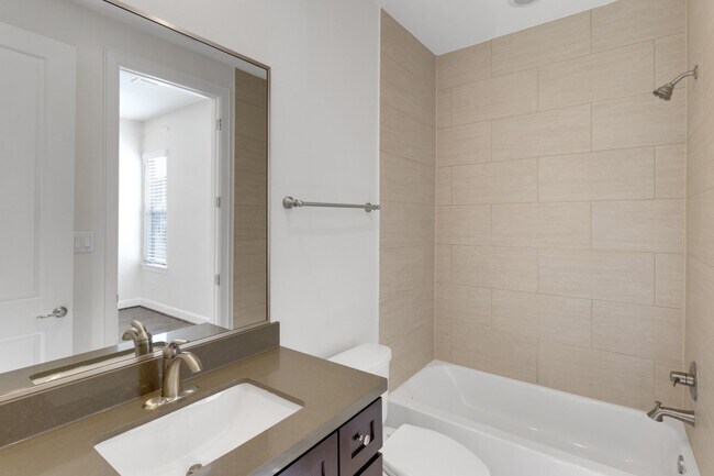 Building Photo - 1030 W 26th St