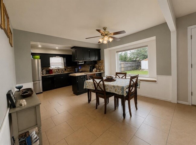 Building Photo - 521 Cypress Dr