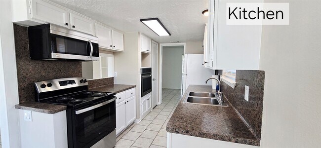 Building Photo - 4827 Cypressdale Dr