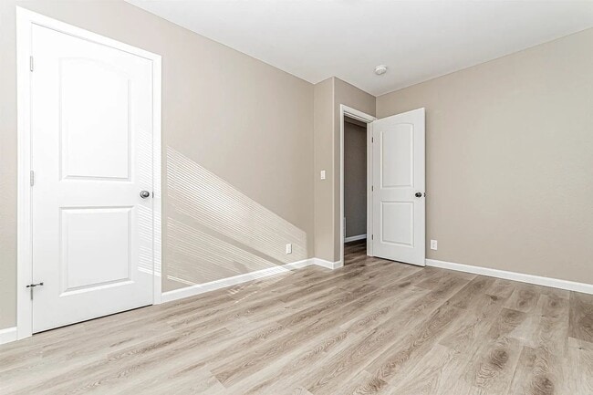 Building Photo - Charming 2 Bedroom Rental