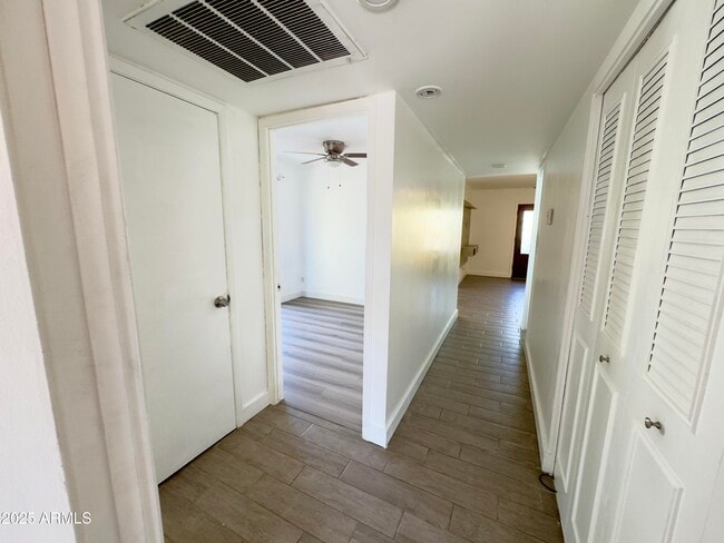 Building Photo - 1021 W Mission Ln