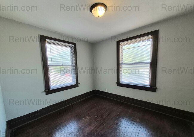 Building Photo - 1128 Mulberry St