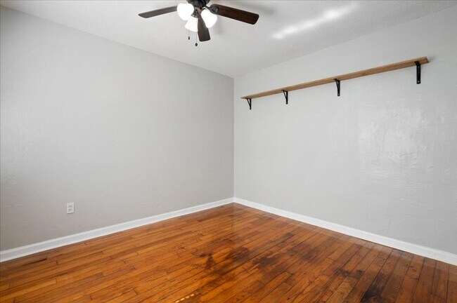 Building Photo - 1702 E 41st St