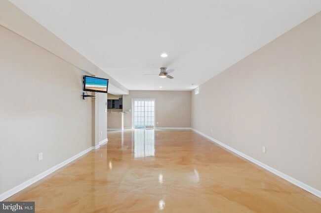 Building Photo - 9036 Woodpecker Ct