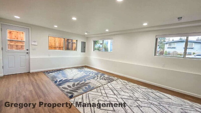 Building Photo - 117 154th Pl NE