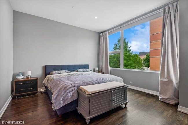 Building Photo - 455 W Hobbie St