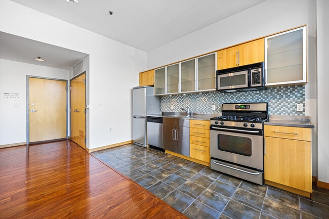 Building Photo - 10 Ann St