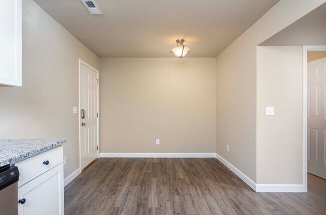 Building Photo - 328 Mulberry Ave