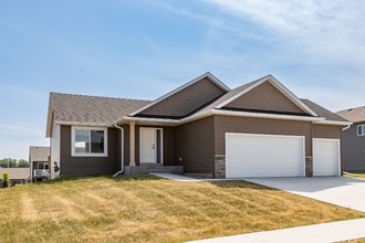 Building Photo - 2240 Petersen Dr NW