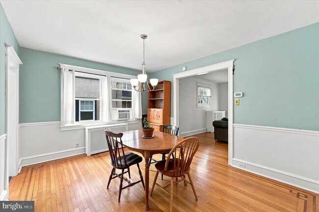 Building Photo - 610 Woodcrest Ave