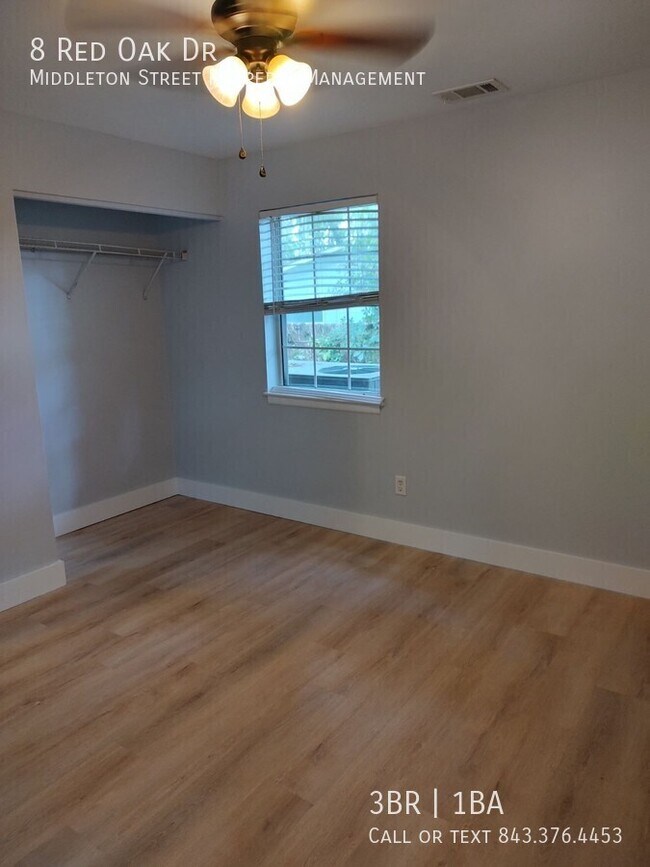 Building Photo - 8 Red Oak Dr