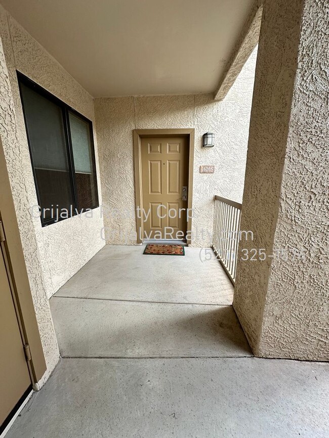 Building Photo - 2 Bed, 2 Bath Condo in Foothills Gated Com...