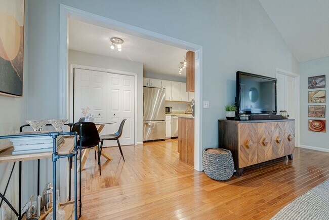Building Photo - 5148 Village Trce