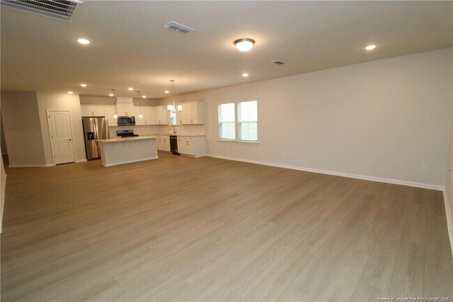 Building Photo - 756 Ben Ledi Ct
