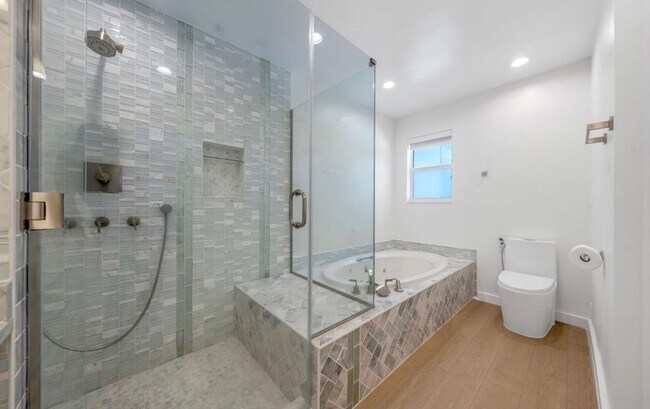 Building Photo - 5120 Carillo St