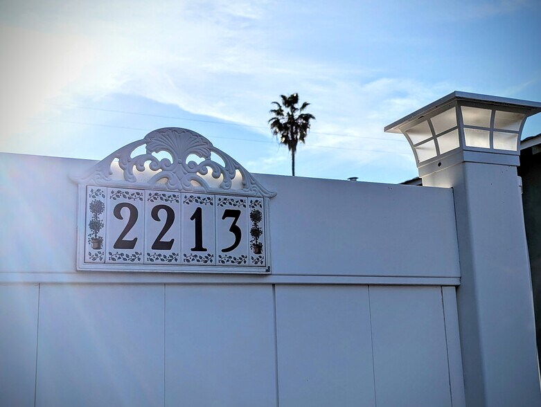 Building Photo - 2213 Newport Dr