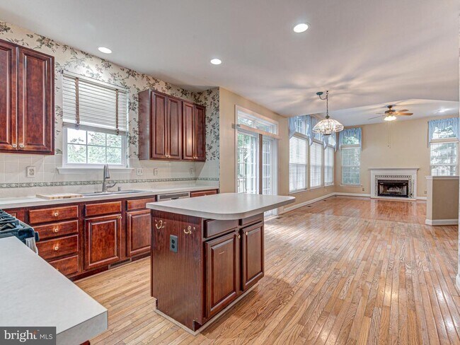Building Photo - 817 Santmyer Dr SE