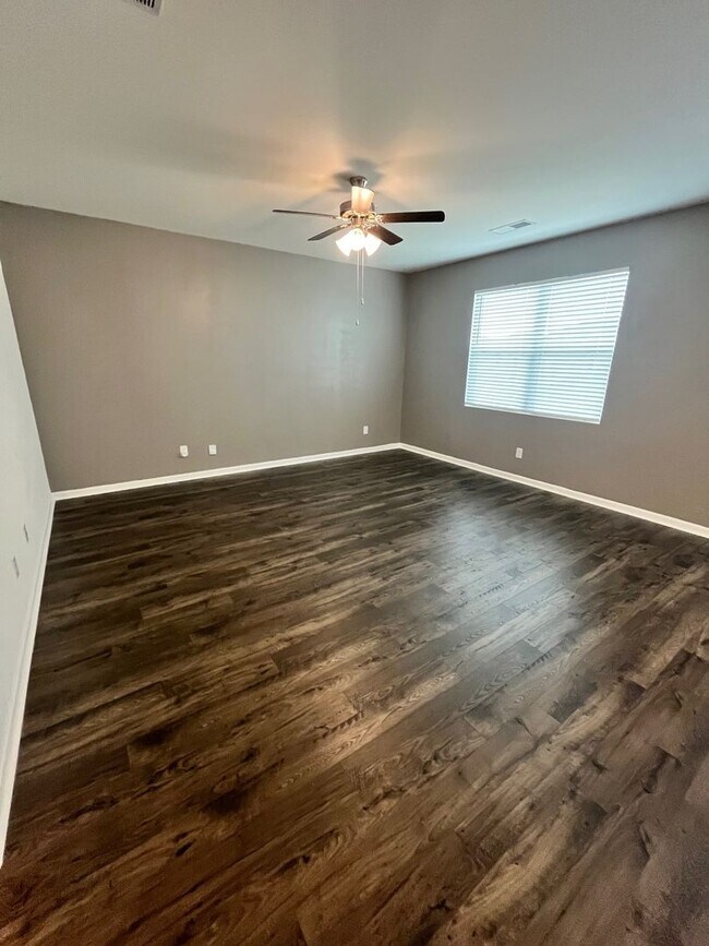 Building Photo - Move Right In to Your Practically Brand New Bonaire Home.