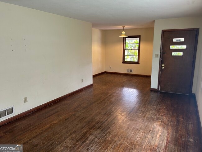 Building Photo - 190 Northcrest Dr