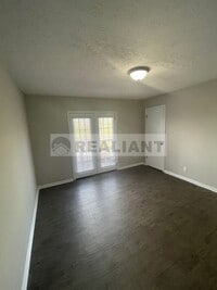 Building Photo - 2021 Cambridge Dr