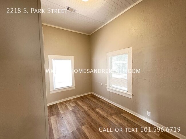 Building Photo - 2218 S Park St