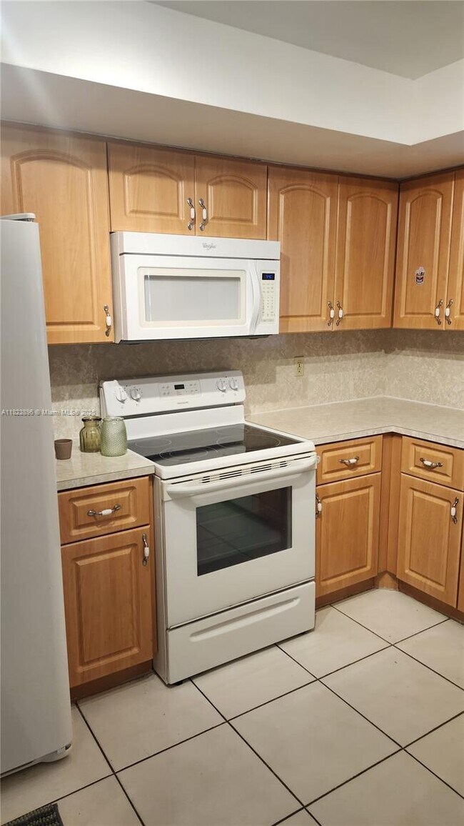 Building Photo - 200 NE 12th Ave