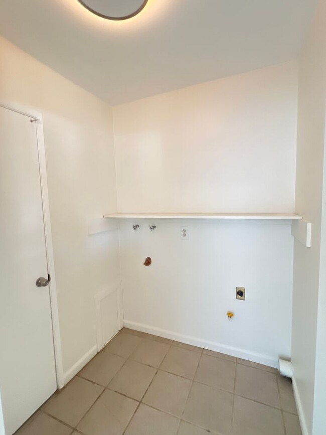 Building Photo - Northwest Bakersfield Home