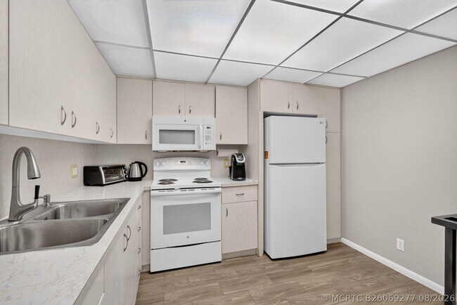 Building Photo - 3030 Wolverton E