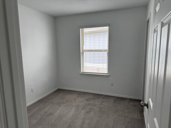 Building Photo - 108 Banyon Dr