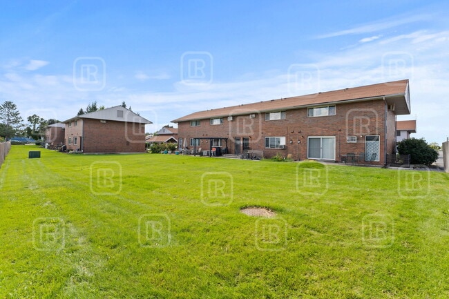 Building Photo - 12467 E Olive Ave