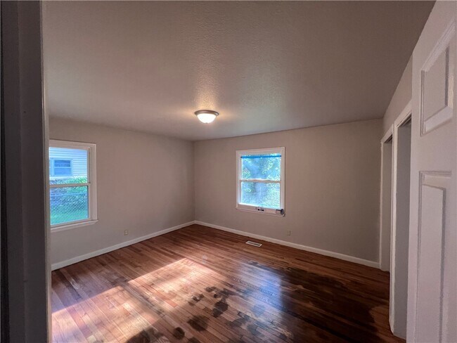 Building Photo - 303 Harve St