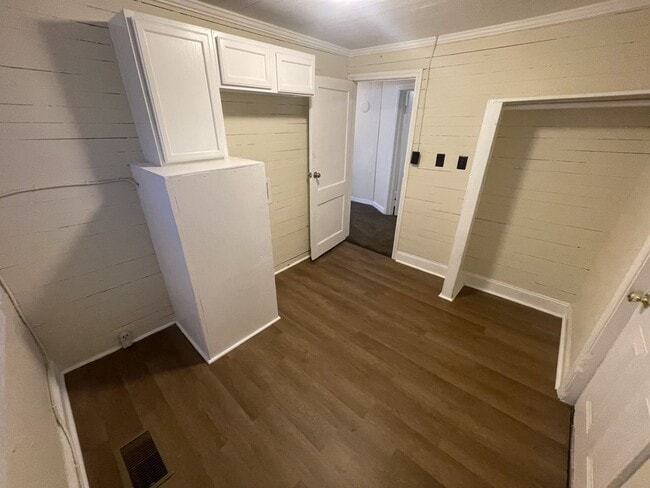 Building Photo - 2 Bd 1 Ba Ranch