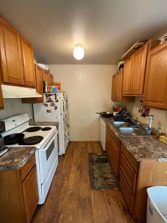 Building Photo - 2 Bedroom 1 Bath Apartment