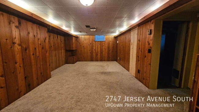 Building Photo - 2747 Jersey Ave S