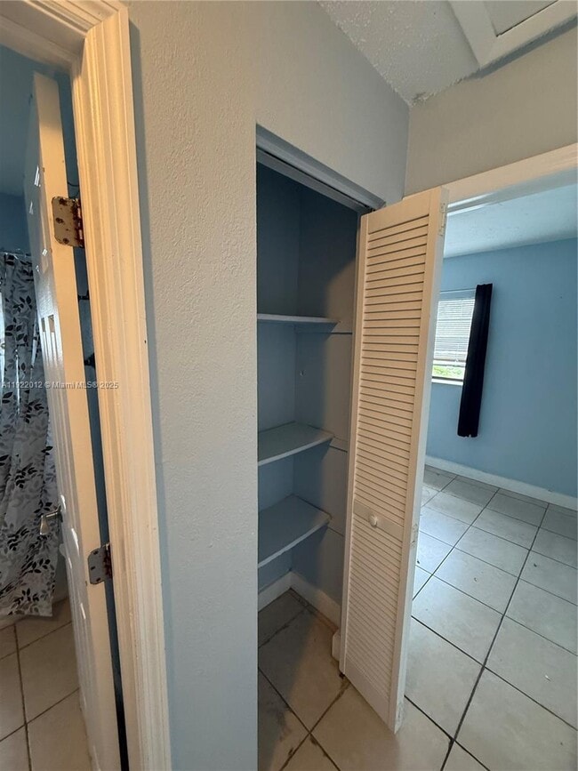 Building Photo - 1542 NW 35th St