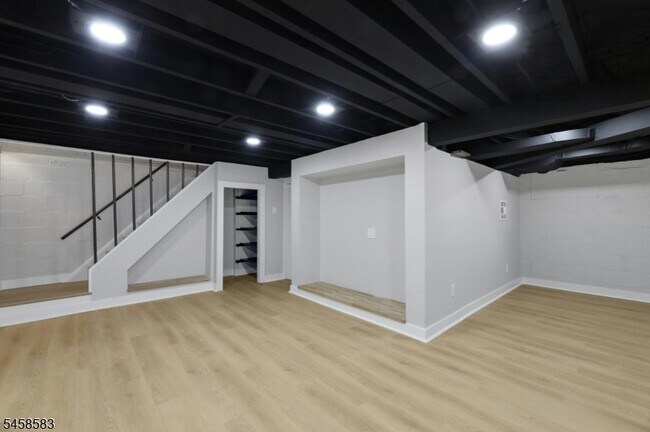 Building Photo - 405 Terhune Ave