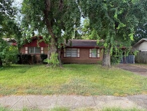 Building Photo - 605 Seneca Trail