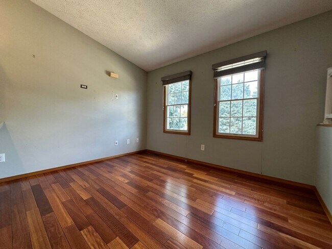 Building Photo - Sophisticated Townhome Living with Modern ...