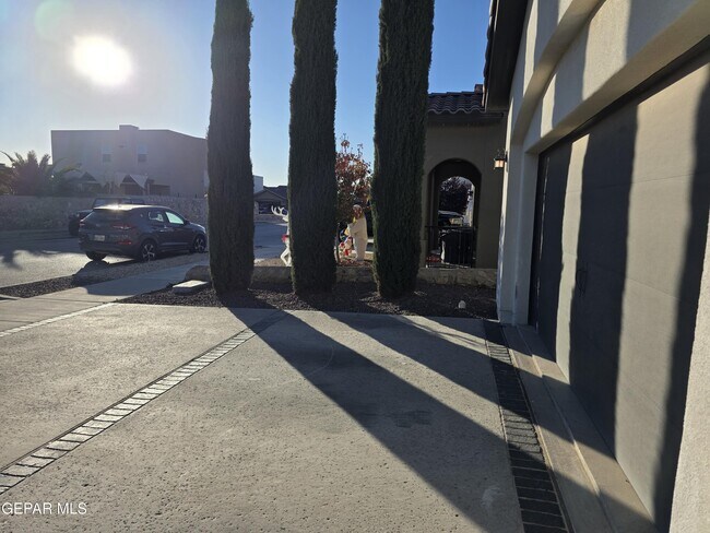 Building Photo - 13197 Hazy