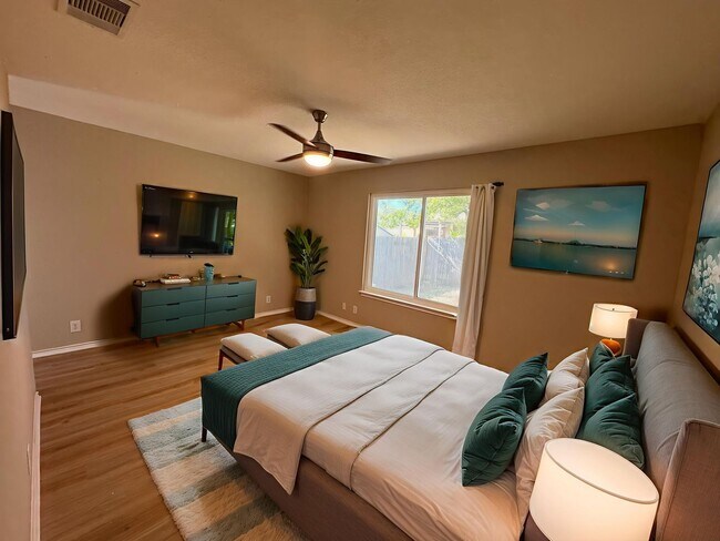 Building Photo - NEW PAINT, FLOORING, APPLIANCES & ROOF  | ...