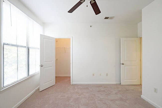 Building Photo - Dog-Friendly Walker Square Condo Near UVA Hospital